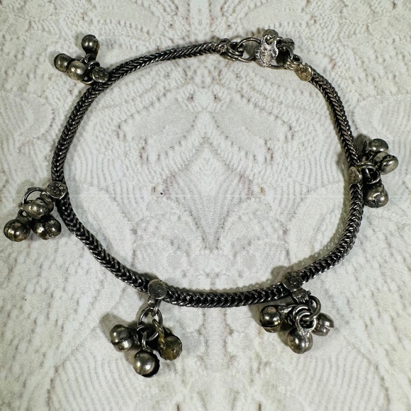 Vintage Rajasankle bracelet with little bell tassels Ethnic Old Silver Marked VR - Picture 3 of 3